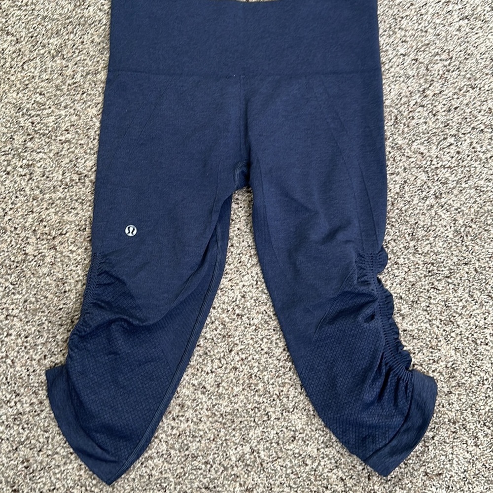 Lululemon blue in the row crop leggings size 6 - Picture 2 of 6